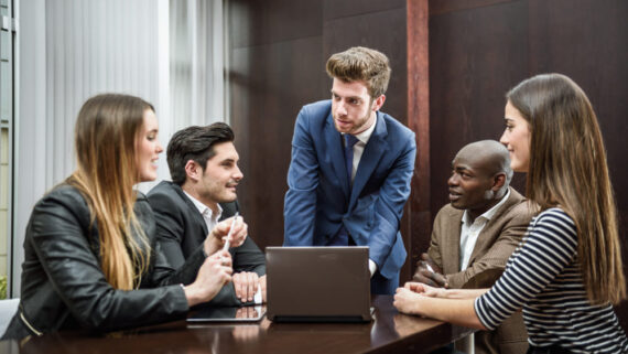 Descubra 10 características de um bom líder e como alcançá-las