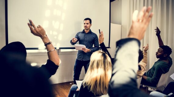 Você sabe como fazer o treinamento de funcionários de forma correta?