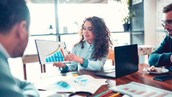 Entenda como funciona a participação nos lucros e resultados