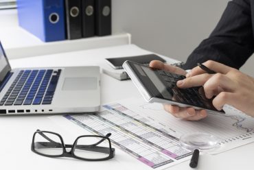 Como calcular os salários dos colaboradores sem esquecer nenhum detalhe
